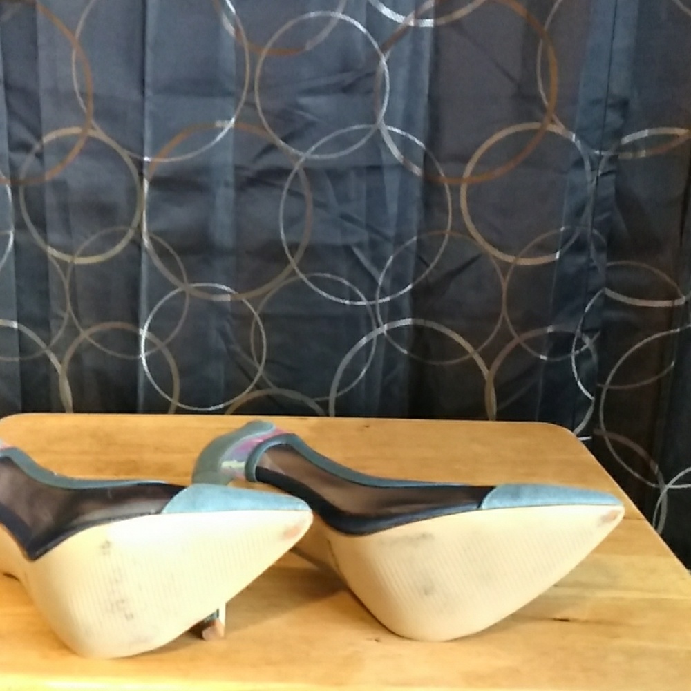 Heels - Picture 3 of 3